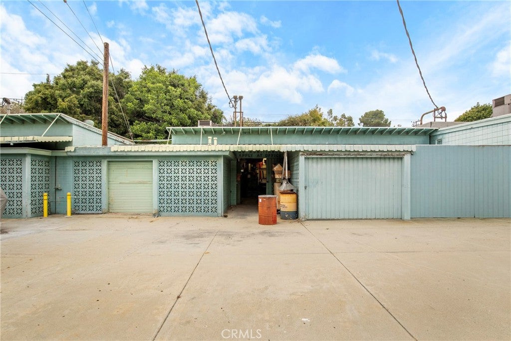 335 E Beach Avenue