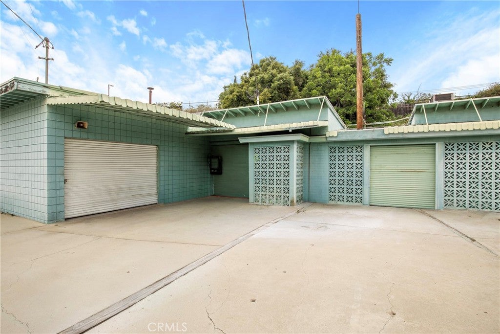 335 E Beach Avenue
