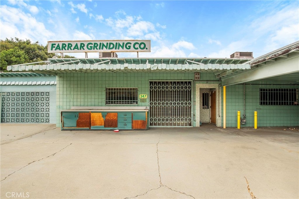 335 E Beach Avenue