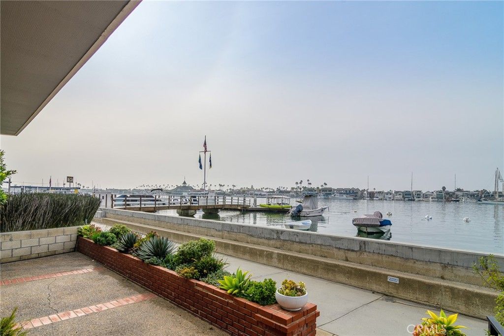 Photo of 302 S Bay Front, Newport Beach, CA 92662 (MLS # NP26016368)