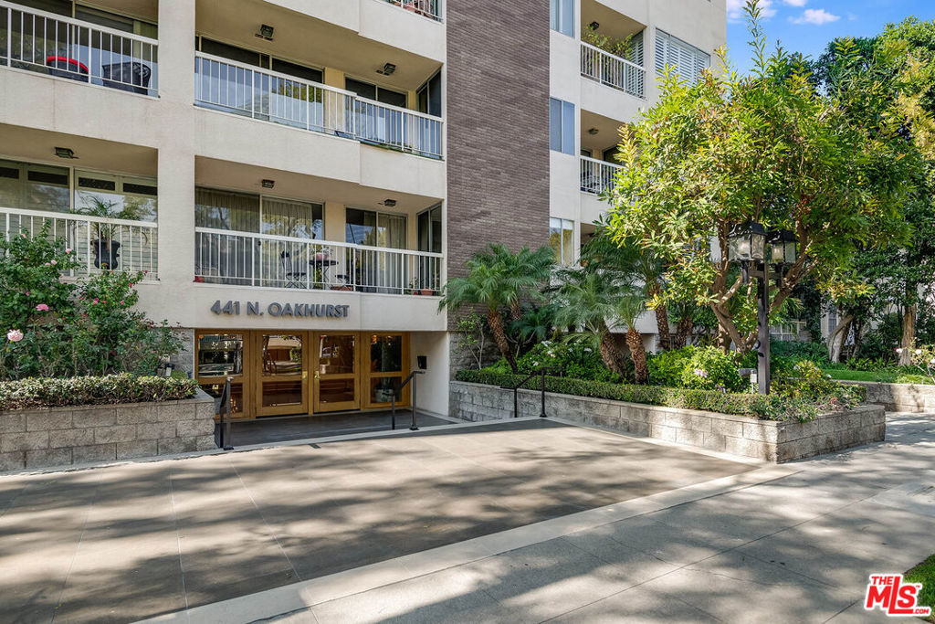 Photo 1 of 20 — 441 N Oakhurst Drive 203, Beverly Hills, CA 90210