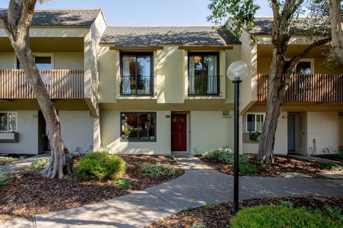 Photo of 1117 Camino Del Valle, Alameda, CA 94502 (MLS # 41122835)