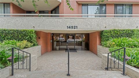 Photo of 14521 Benefit St St #102, Sherman Oaks, CA 91403 (MLS # DW26065134)