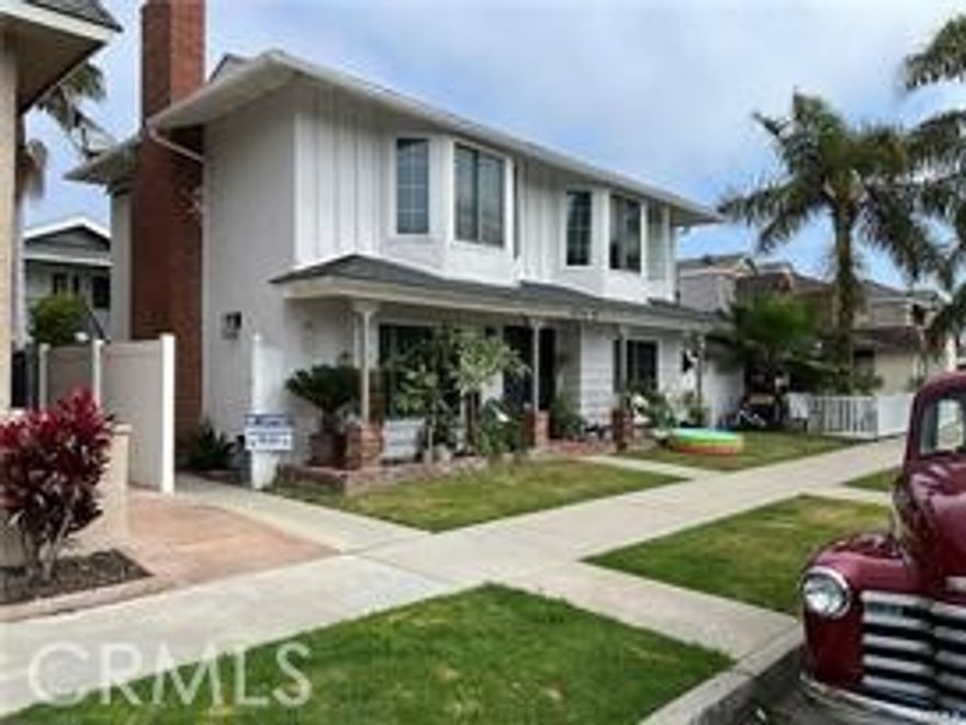 Short Walk to the Beach, Enjoy the active life in the Most Vibrant City in Orange County. Beach Volleyball, Surfing, Cycling, and Extended beach walks. Two bedrooms, One full Bath, Second story entry, Laminate flooring throughout, Granit kitchen counter top with eating area by the kitchen. Short walk to Main Street shopping and entertainment. One car Garage plus one assigned parking space. No one Below and No one above.