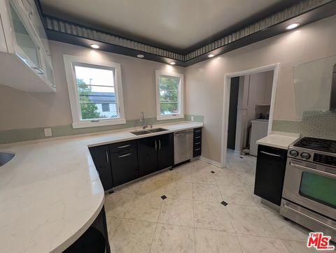 Photo of 200 S Detroit Street, Los Angeles, CA 90036 (MLS # 26850033)
