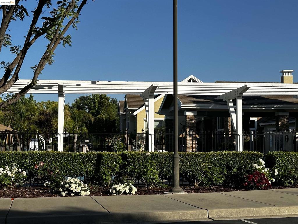 SUMMERET4 - Residential Lease