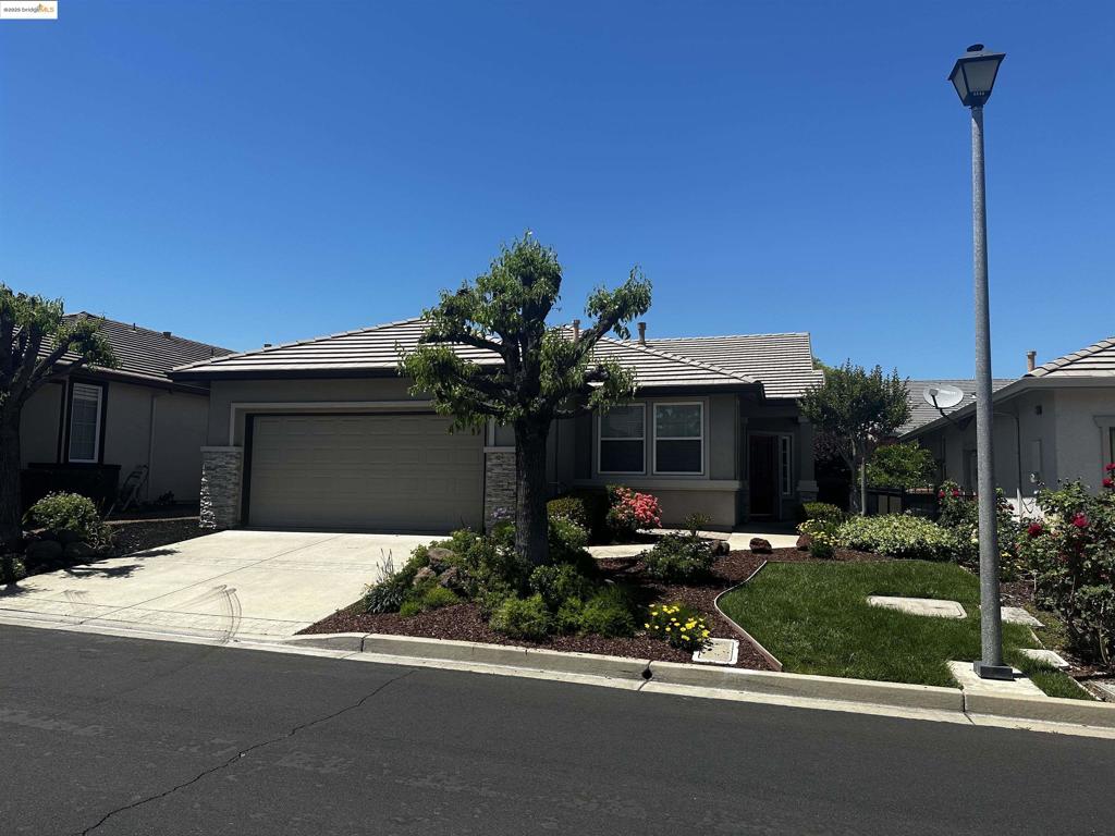 SUMMERET4 - Residential Lease