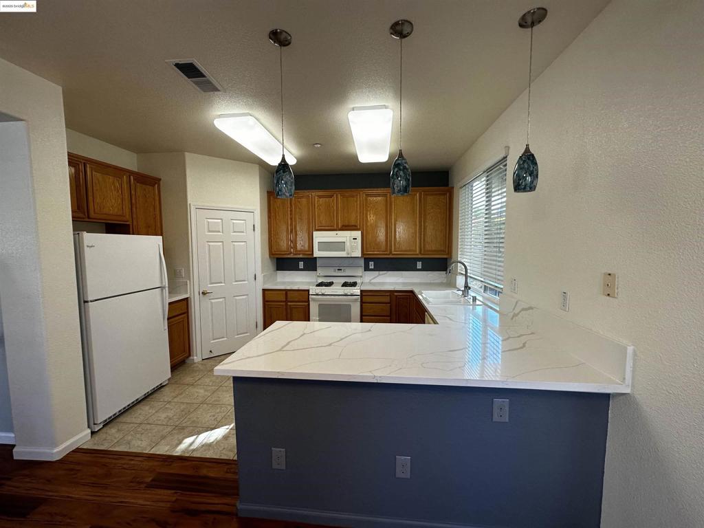 SUMMERET4 - Residential Lease