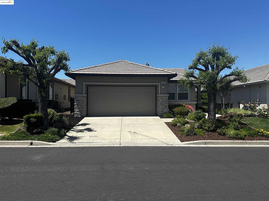 SUMMERET4 - Residential Lease