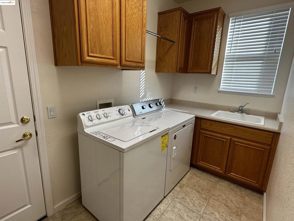 SUMMERET4 - Residential Lease