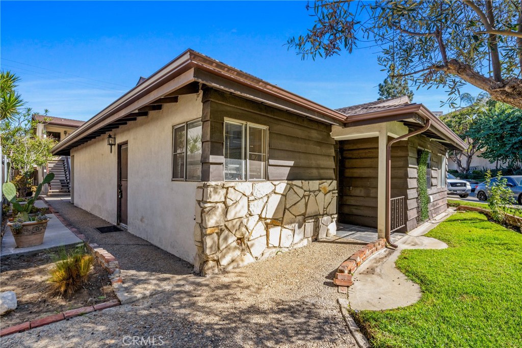4133 E Mendez