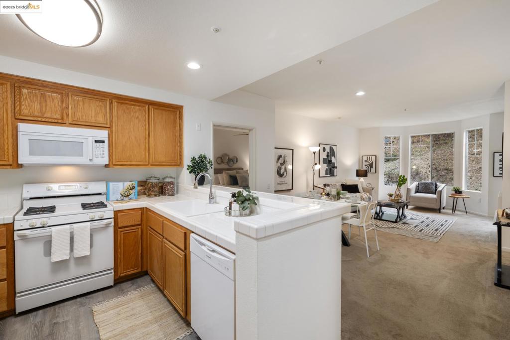 PARKWOOD CONDOS - Residential