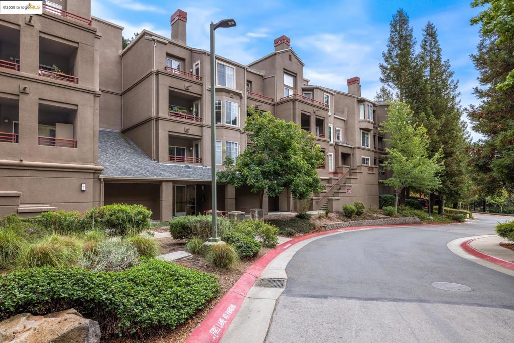 PARKWOOD CONDOS - Residential
