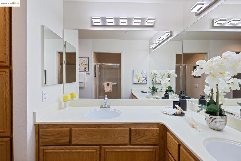 PARKWOOD CONDOS - Residential