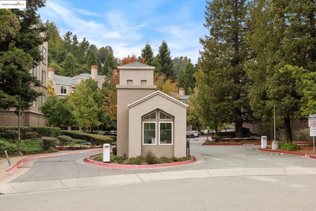 PARKWOOD CONDOS - Residential