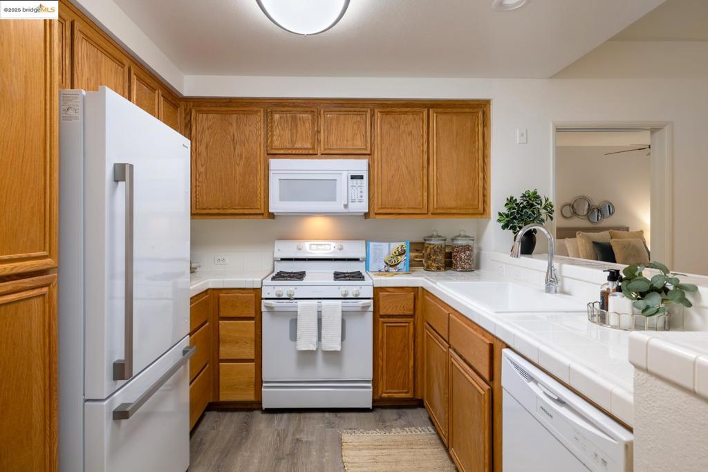 PARKWOOD CONDOS - Residential