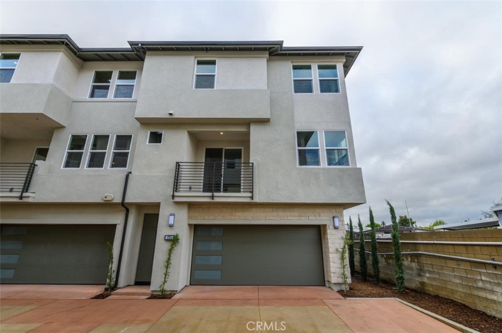 Earliest move in date 10/1/25. New wood flooring and window shades. Brand-new kitchen appliances. Solar system included—helping reduce your energy bills.
This Plan 2 Townhome at the 100 West Toll Brothers Community is set behind a gated entry and includes access to an exclusive recreation center with a pool, spa, and BBQs.
The three-story townhouse features a 2-car attached garage, and patios/balconies that extend the living space on the second floor. All three bedrooms are located on the third floor.
Enjoy the outdoors by biking or hiking along the Santa Ana River Trail, which connects all the way to Huntington Beach and Pier. Conveniently located just 5–10 minutes from Anaheim Garden Walk, Old Towne Orange, Disneyland, the Honda Center, and Angel Stadium.
Perfect for students, with a short commute to Chapman University, UC Irvine, and Cal State Fullerton. The home also offers easy access to major freeways and the ARTIC station.
This is a new home by Toll Brothers—a must see!
Owner pays for HOA fees; all other utilities are the responsibility of the tenant