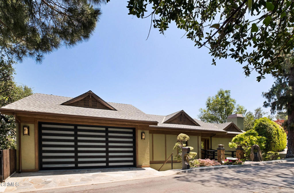 988 Glen Oaks Boulevard