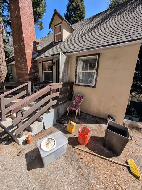 Photo of 797 W Village, Crestline, CA 92325 (MLS # CV26073196)