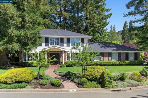 Photo of 20 Coachwood Ter Ter, Orinda, CA 94563 (MLS # 41132548)