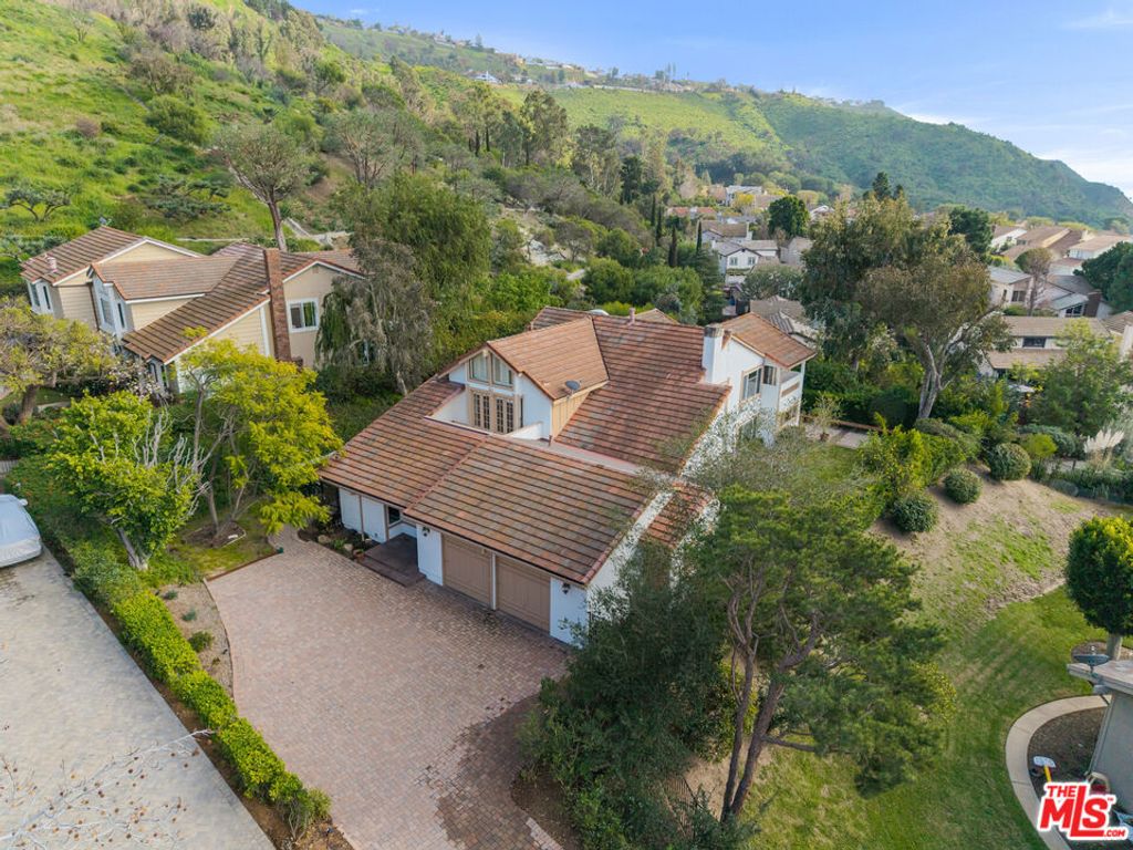 Photo of 17053 Palisades Circle, Pacific Palisades, CA 90272 (MLS # 26644437)