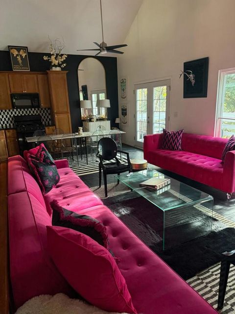 Photo of 759 Ivy Lane, Lake Arrowhead, CA 92352 (MLS # 219140215PS)