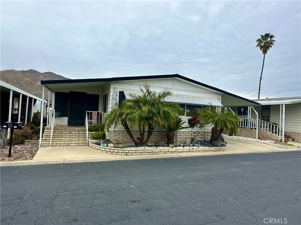 **FOR SALE OR LEASE WHICHEVER COMES FIRST**
Spacious Triple-Wide in the desirable gated 55/40 Soboba Springs community—right across from a peaceful greenbelt! This beautifully maintained home features oversized living & dining areas, newer carpet & laminate flooring, and a fully equipped kitchen with all appliances included. Relax on the charming patio with lush, low-maintenance landscaping.
* Triple-wide for extra space
* Greenbelt views
* Gated, friendly 55/40 community
* All appliances included
Homes here go fast—schedule your private showing today!