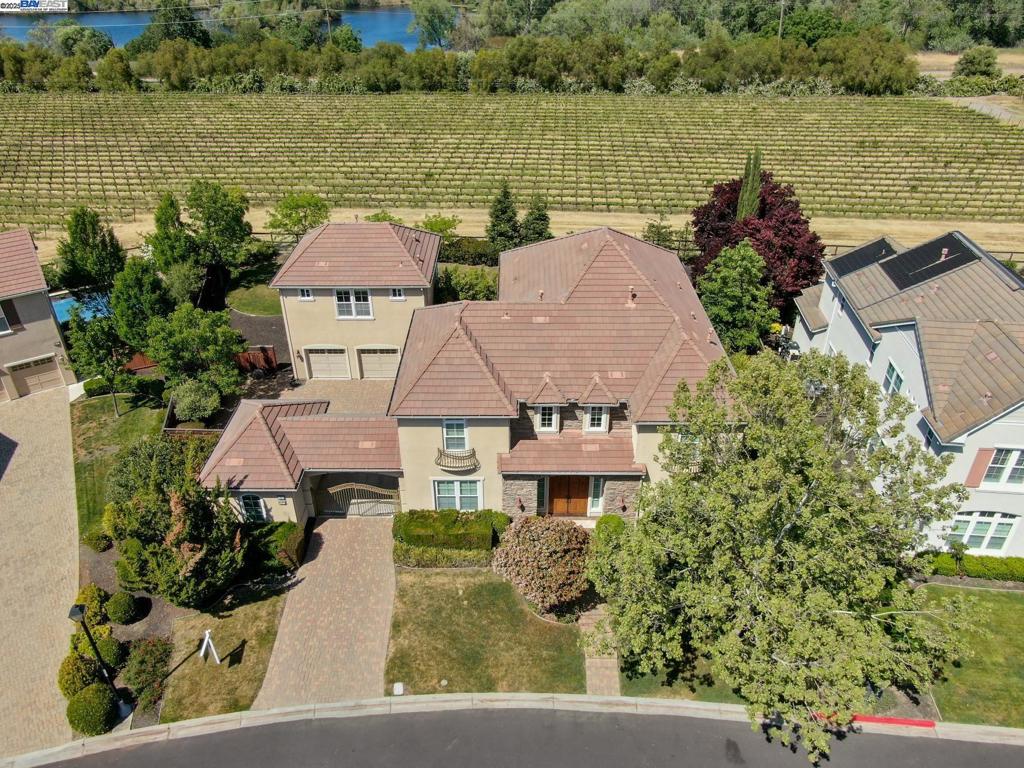 2307 Vineyard Heights Ln