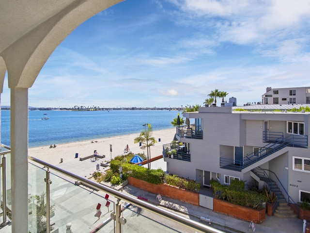 Live just steps to Sail Bay in Pacific Beach. Newly renovated condo w/pool + beach access. Newly re-designed stunning kitchen with stainless steel appliances, quartz counter tops and tons of cabinet space. Brand new hardwood look waterproof floors and custom closets in the bedrooms. The bathroom has a double vanity sink, herringbone subway tile, combo bath/shower with glass doors. Classy shaker doors and high end LED lighting. Enjoy the views of the water from your balcony! Collect $2,900 - $3,100 rent. The garage and building has security both for the building and the parking. It is ground level with a outdoor shower and access to the bay/beach. This condo also has 2 x assigned secured storage in the garage.. Neighborhoods: Sail Bay Complex Features: , Equipment: Dryer, Range/Oven, Washer Other Fees: 0 Sewer: Sewer Connected Topography: LL