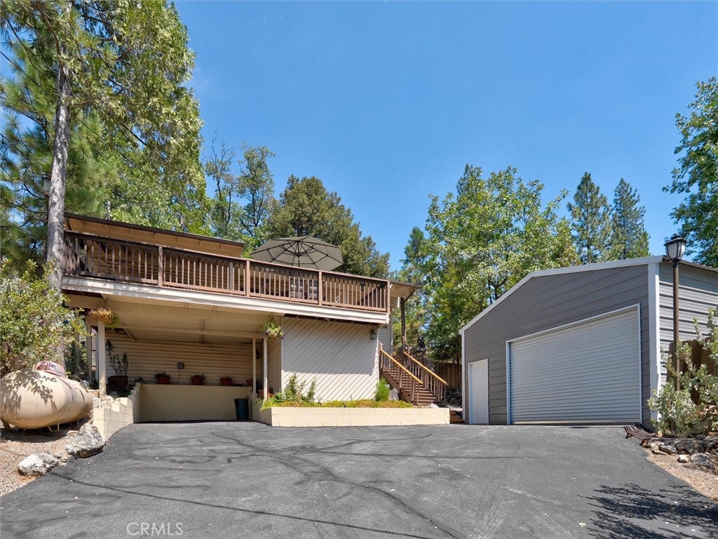 53746 Road Acorn