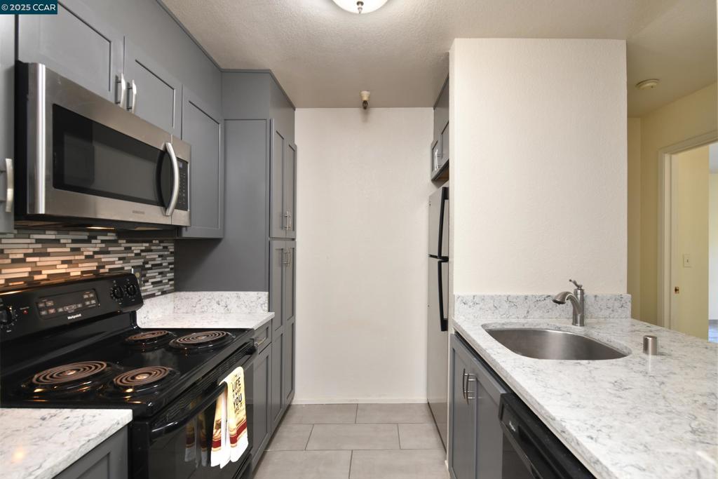 3183 Wayside Plz 102