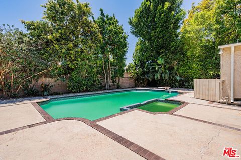 Photo of 5504 TYRONE Avenue, Sherman Oaks, CA 91401 (MLS # 22161413)