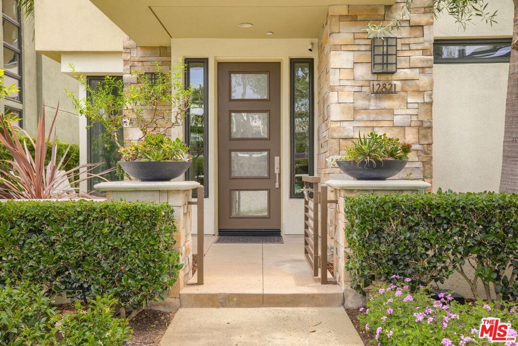 Photo of 12821 N Seaglass Circle, Playa Vista, CA 90094 (MLS # 26848255)