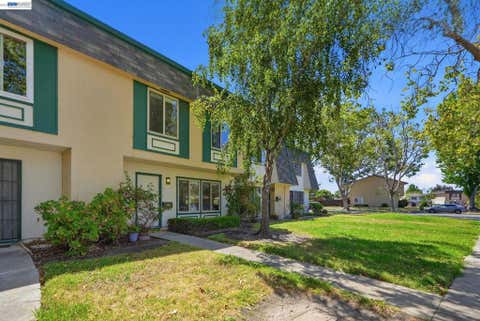 Photo of 27540 Ponderosa Ct CT, Hayward, CA 94545 (MLS # 41140233)