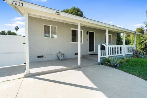 Photo of 7235 Yarmouth AVE, Reseda, CA 91335 (MLS # DW26110918)