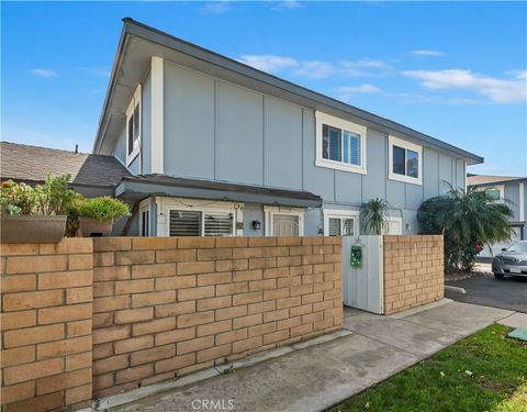 Photo of 16406 Vista Roma Cir # 115, Huntington Beach, CA 92649 (MLS # SW26045891)