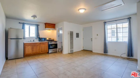 MLS: 26925401