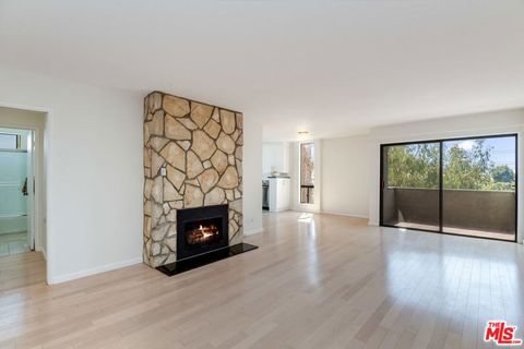 Photo of 16169 W Sunset Boulevard #201, Pacific Palisades, CA 90272 (MLS # 26799872)