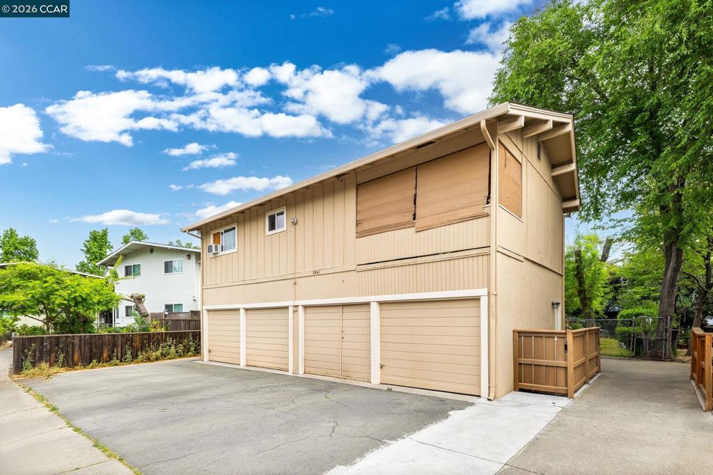 2561 Camara Cir