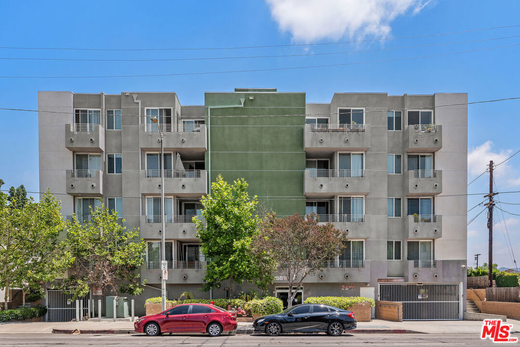 5818 Whitsett Avenue 402