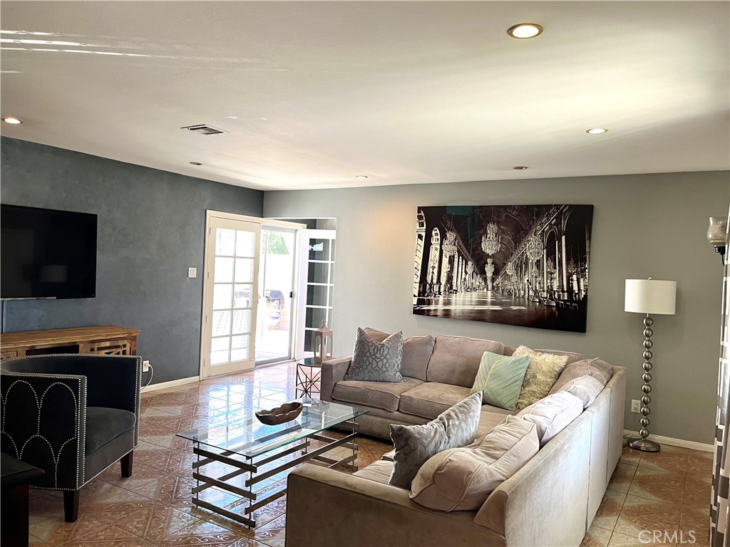 13708 Carfax