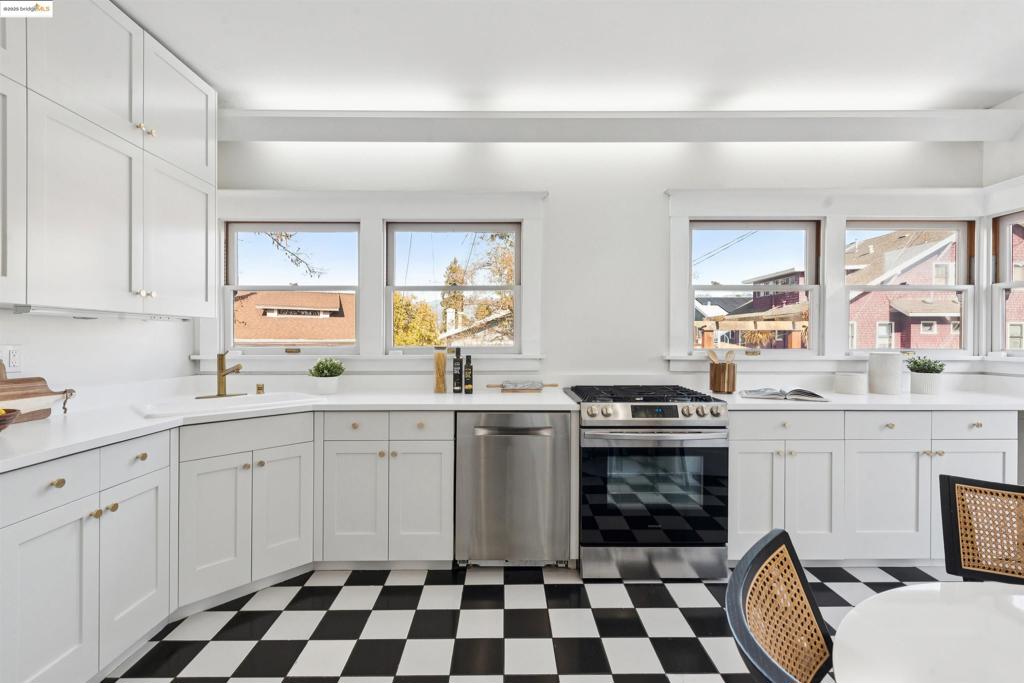 LOWER ROCKRIDGE - Residential