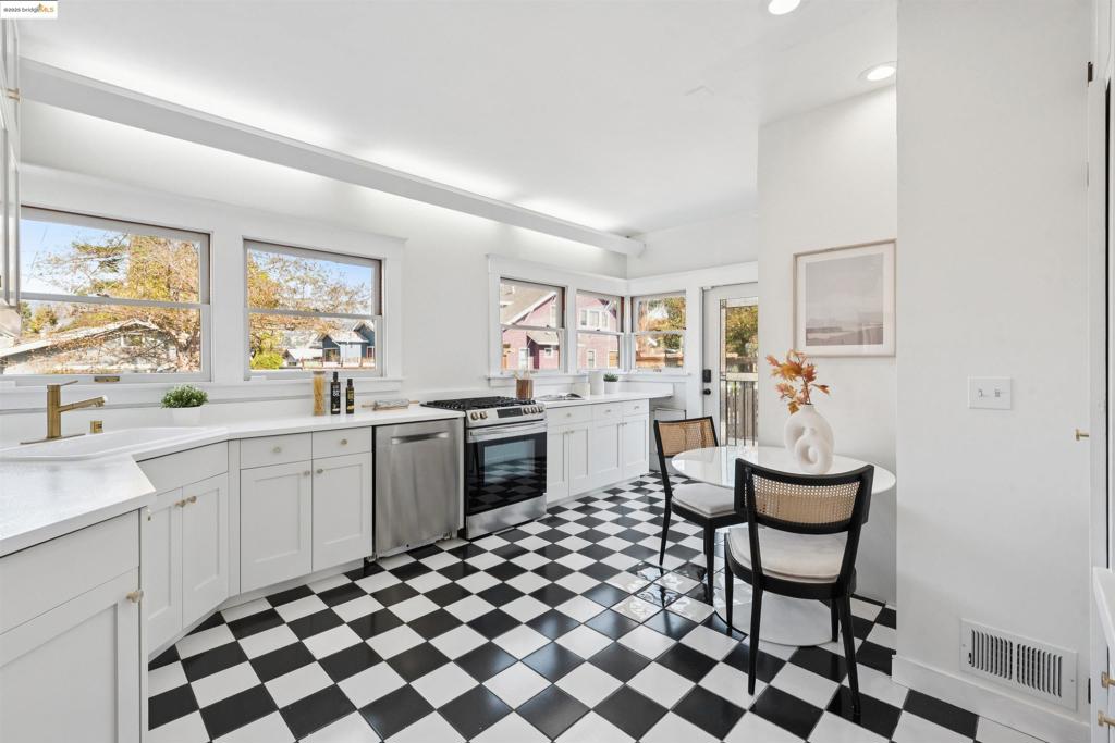 LOWER ROCKRIDGE - Residential