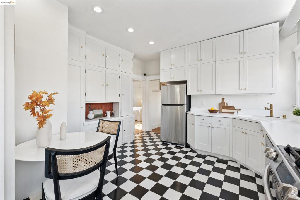 LOWER ROCKRIDGE - Residential