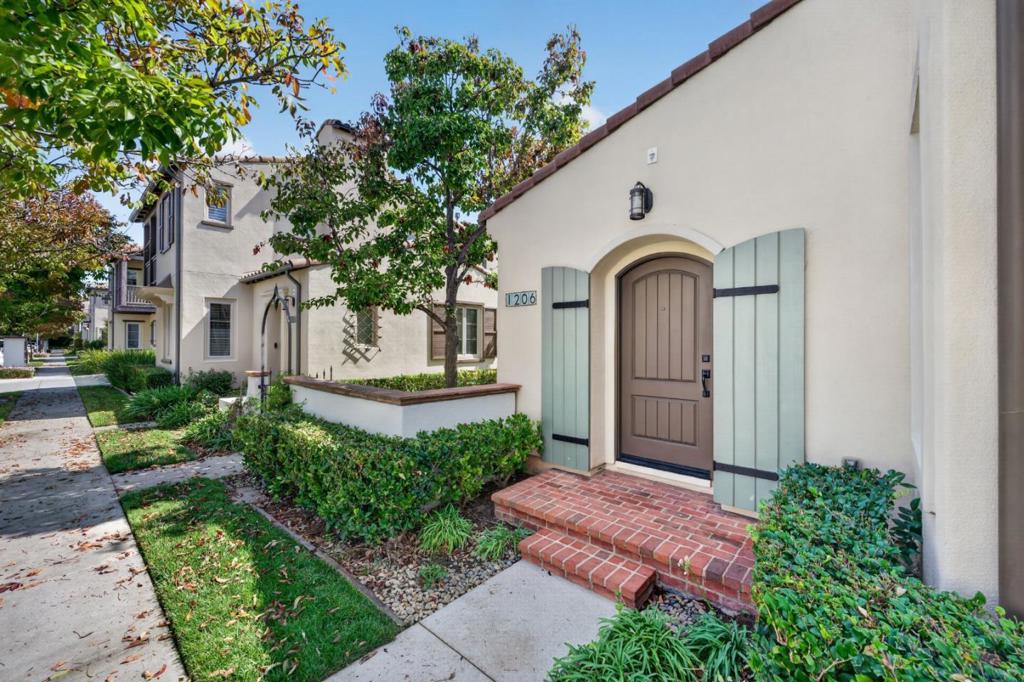 1206 Dahlia Loop