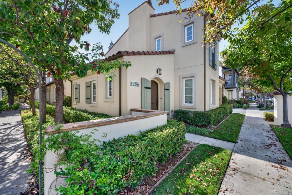 1206 Dahlia Loop