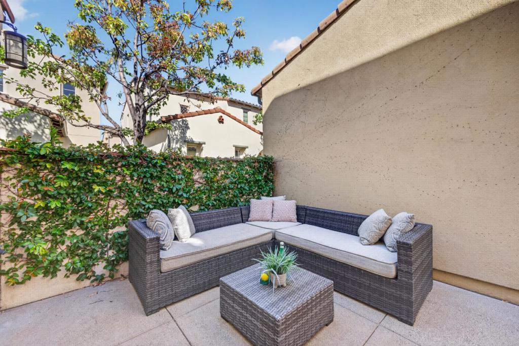 1206 Dahlia Loop
