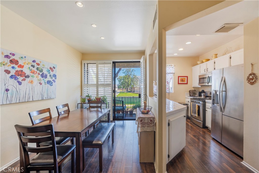 Properties 4 7211 Cozycroft 32