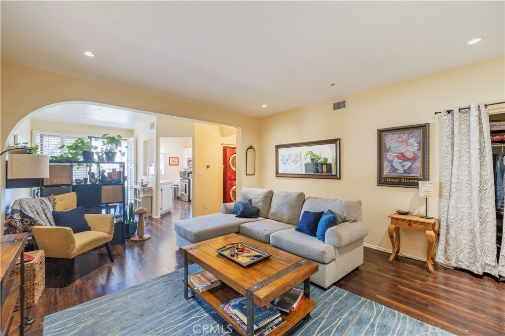 7211 Cozycroft Ave 32, Winnetka CA 91306
