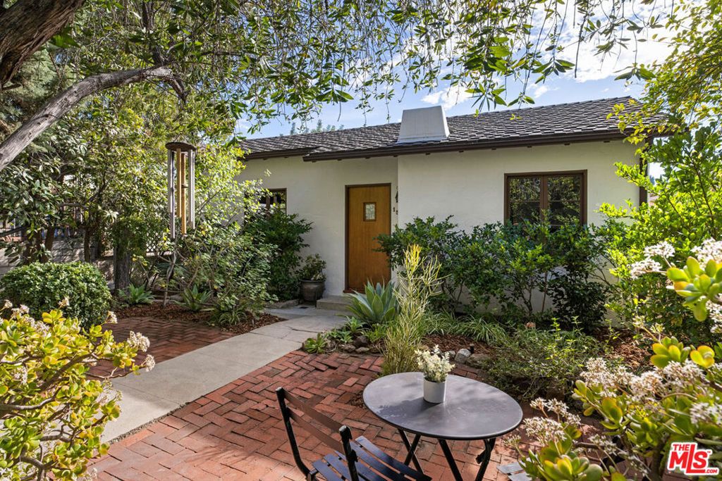 Photo of 1506 Linda Rosa Avenue, Los Angeles, CA 90041 (MLS # 26668753)